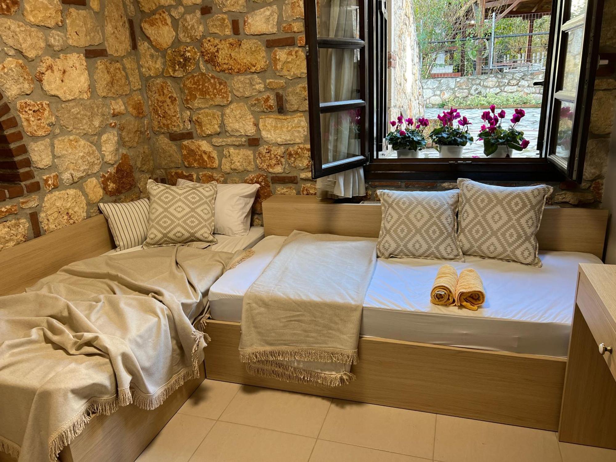 בית הארחה פסאקודיה 	Boutique Stone House מראה חיצוני תמונה