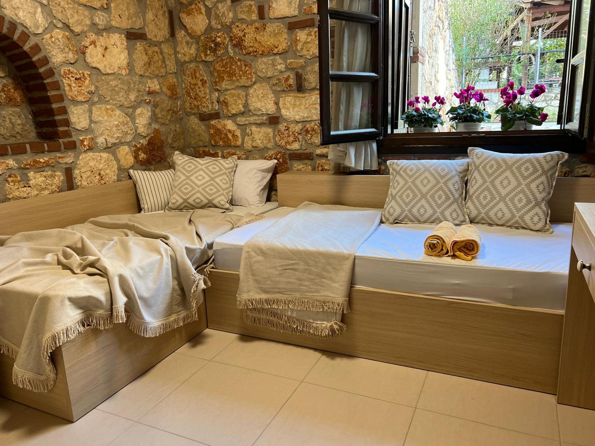 בית הארחה פסאקודיה 	Boutique Stone House מראה חיצוני תמונה