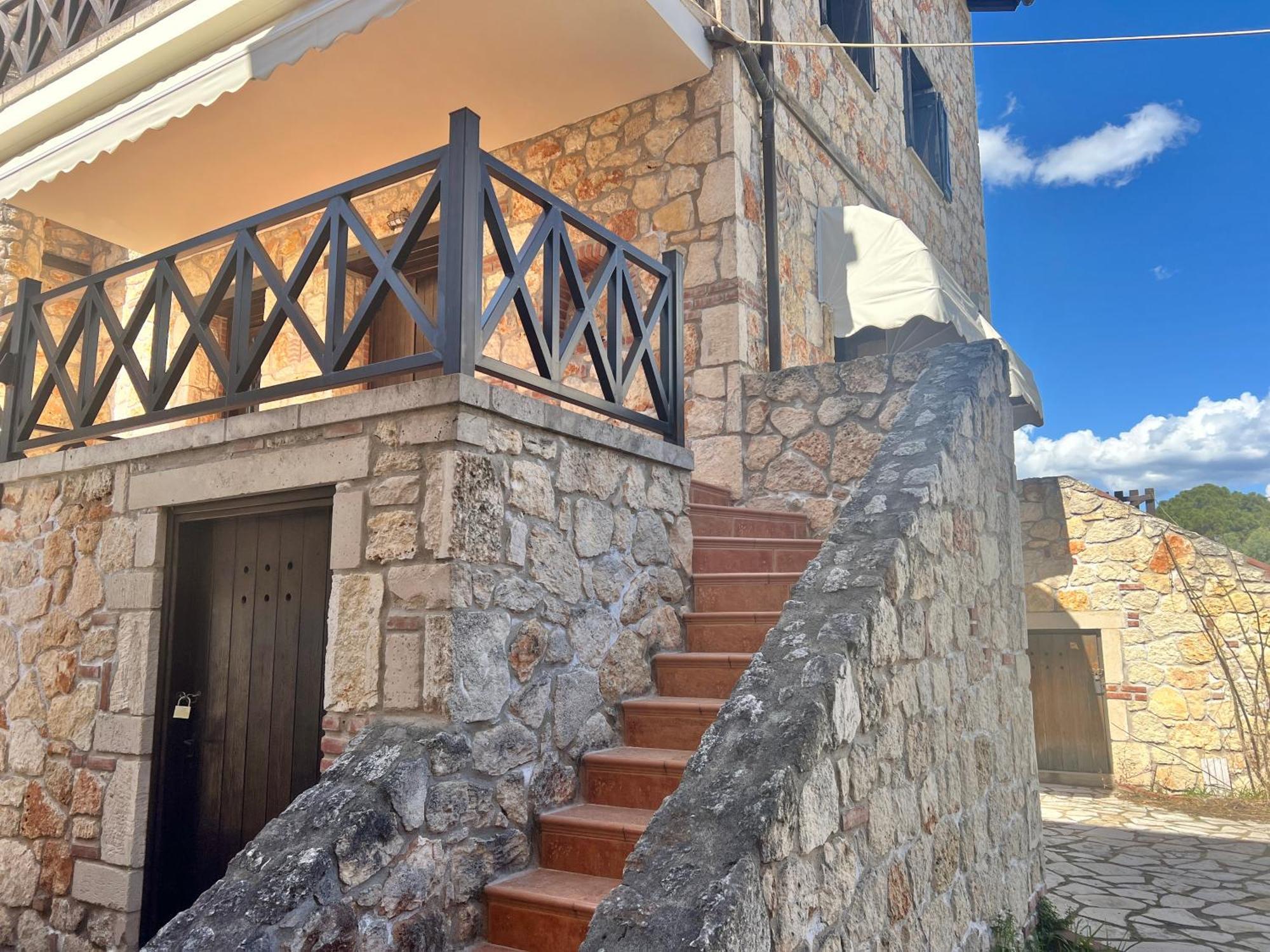 בית הארחה פסאקודיה 	Boutique Stone House מראה חיצוני תמונה